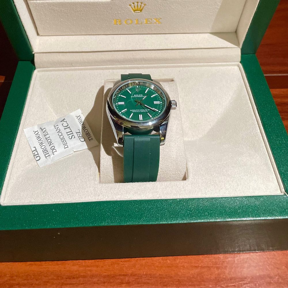Men’s Luxury Green Watch – Bold & Elegant