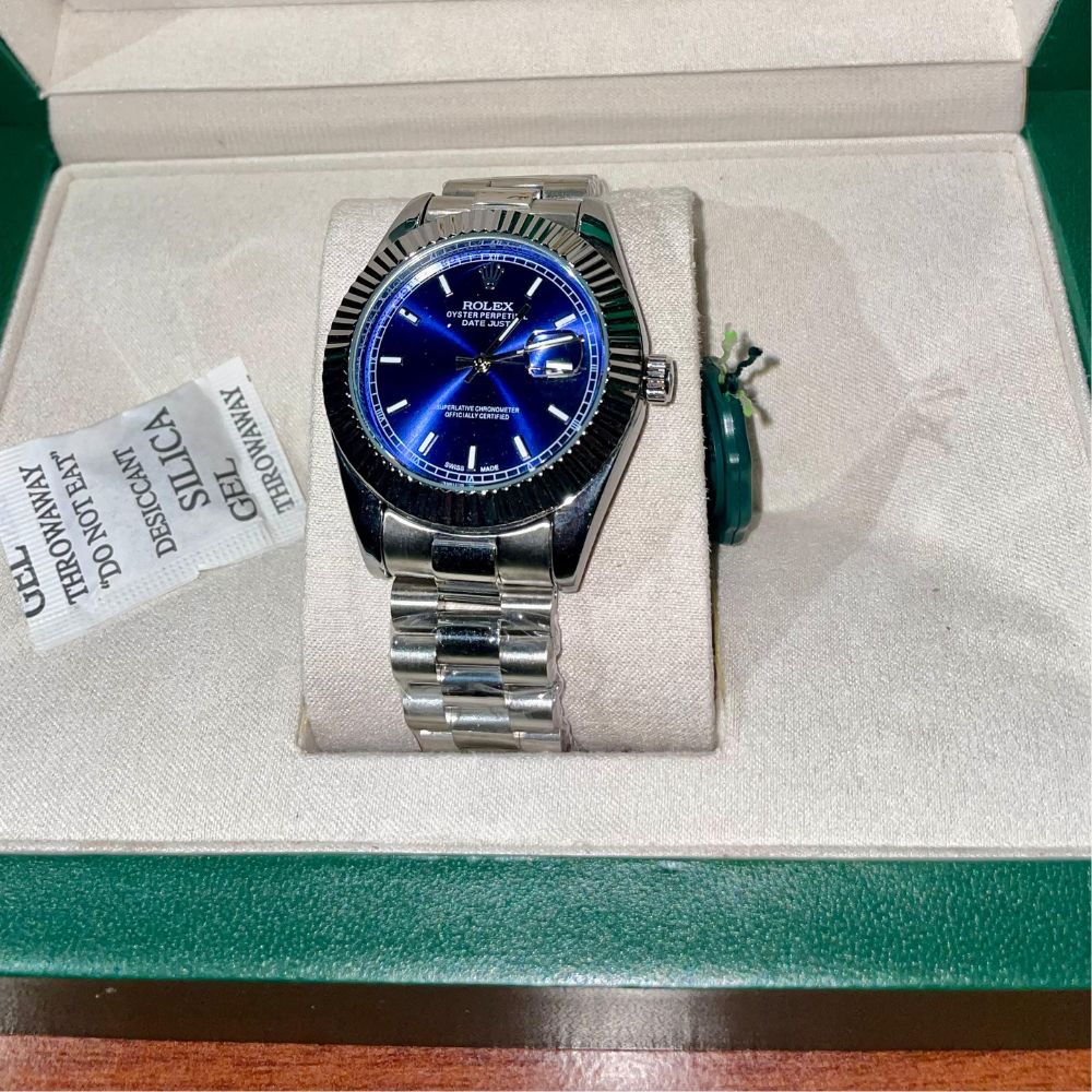 Men’s Luxury Blue Watch – Bold & Elegant